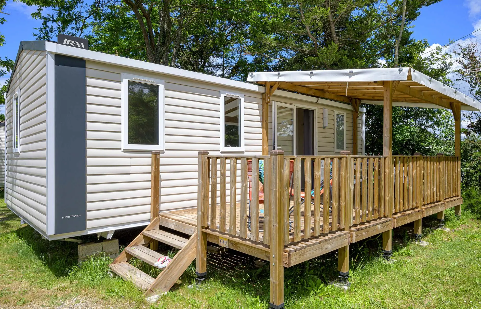 11 - Camping Le Château - Hébergement