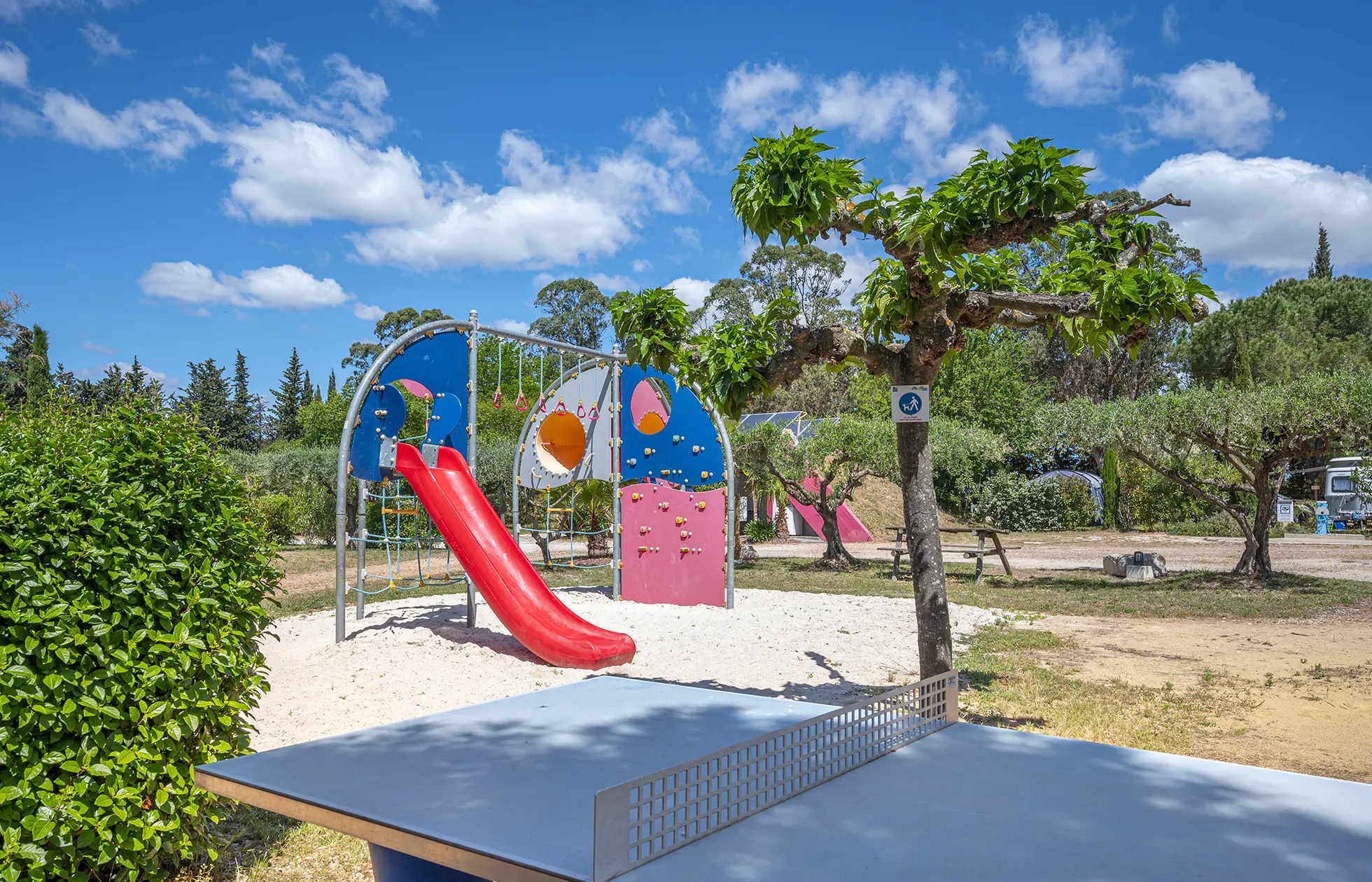 12 - Camping Le Mas de Mourgues - Aire de jeux