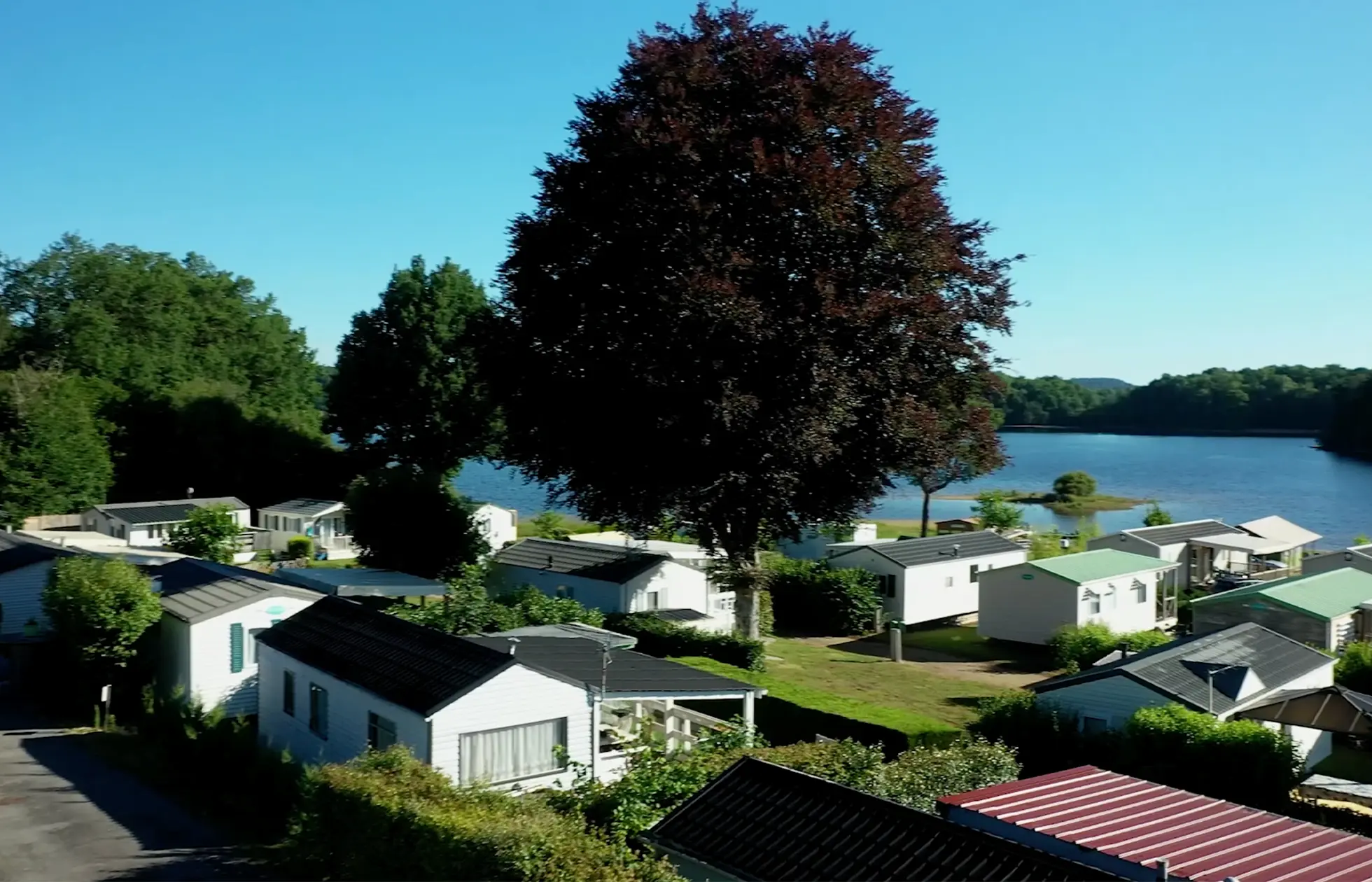 offer ' - '16 - Camping Le Port de Neuvic - Hébergement