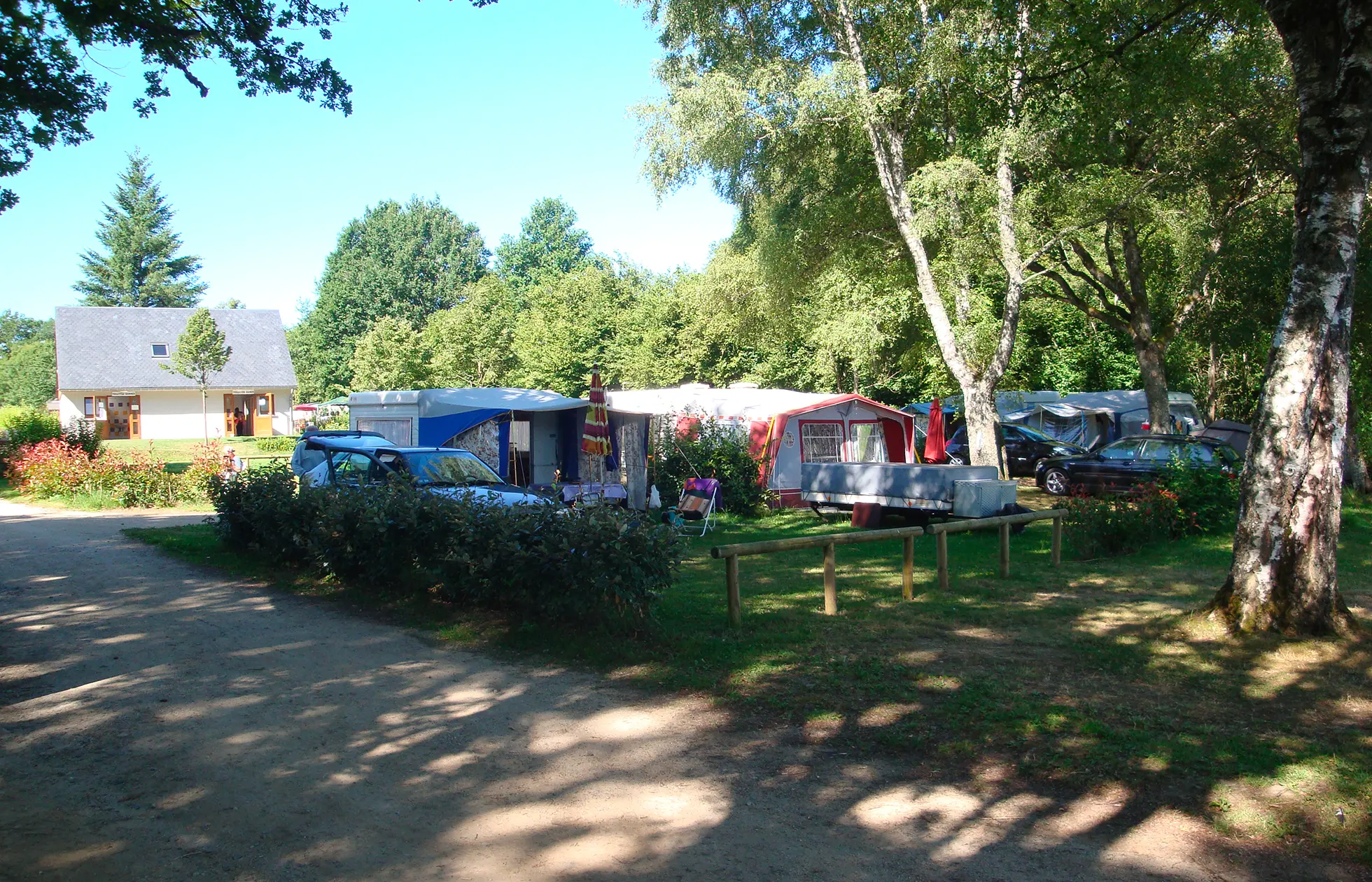 offer ' - '17 - Camping Le Port de Neuvic - Hébergement